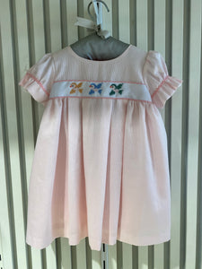 Vestido rosado con bordado