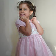 vestido tafeta rosado con fajin bordado