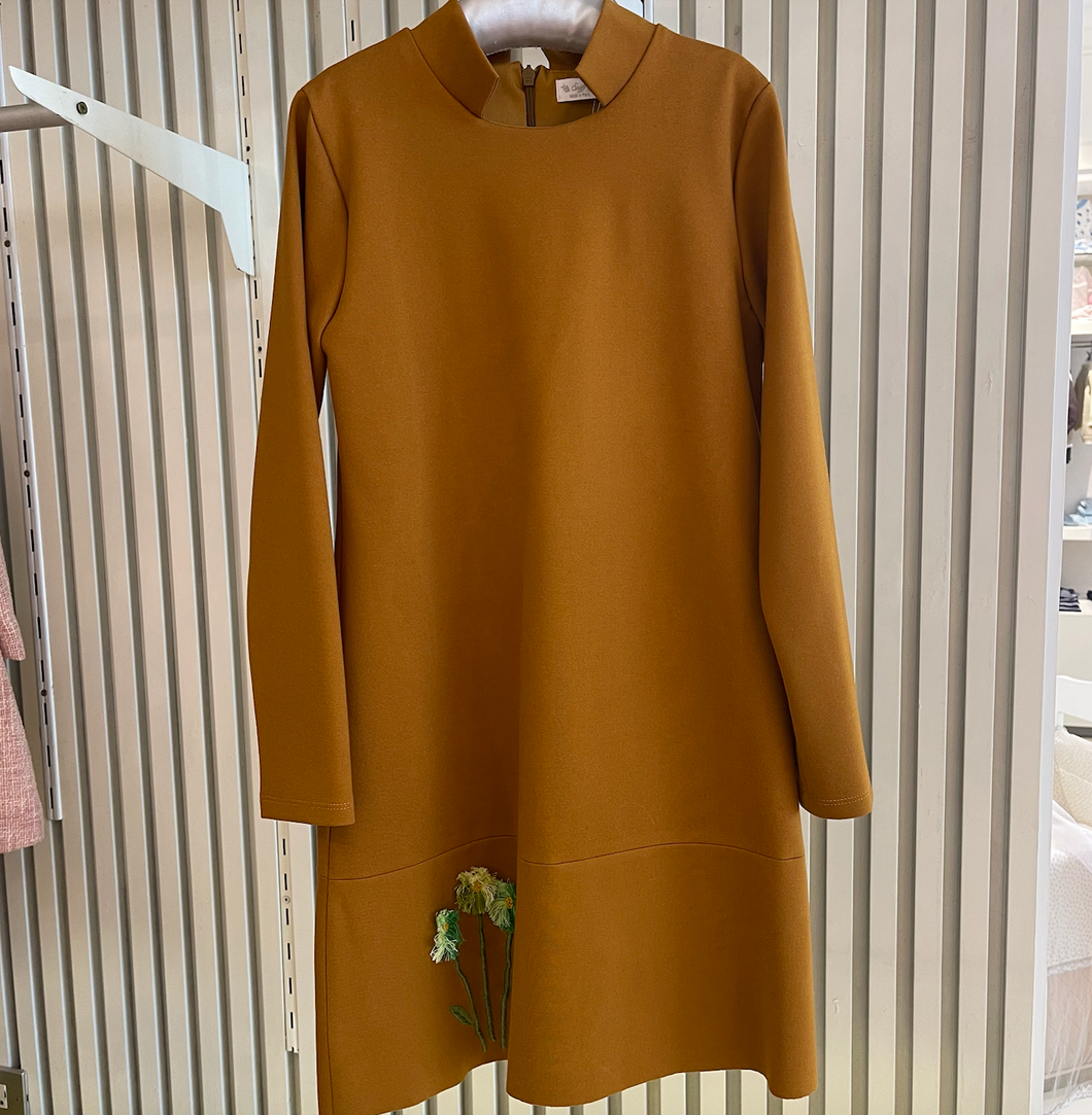 Vestido manga larga con bordado a mano