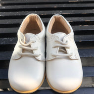 Zapato ivory bebo con suela con costura en la correa