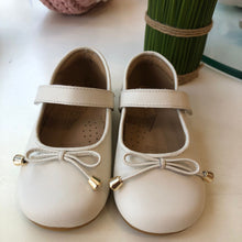 Cargar imagen en el visor de la galería, Zapato ivory con lazo toperol

