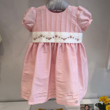 Cargar imagen en el visor de la galería, vestido tafeta rosado con fajin bordado
