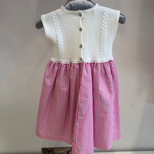 Cargar imagen en el visor de la galería, Vestido pechera tejida ivory con falda rosada
