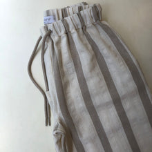 Cargar imagen en el visor de la galería, Pantalon lino rayas beige
