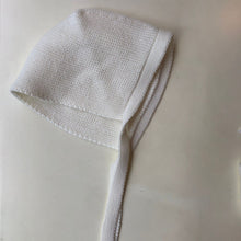 Cargar imagen en el visor de la galería, Ajuar ivory 3pzs con detalle en pecho
