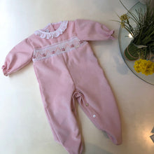 Cargar imagen en el visor de la galería, Enterizo babycord rosado con bordado
