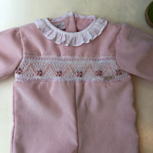 Cargar imagen en el visor de la galería, Enterizo babycord rosado con bordado
