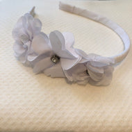 Vincha blanca con adorno de organza