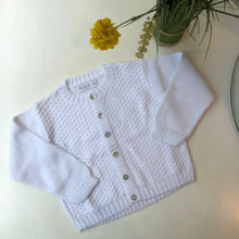 Cargar imagen en el visor de la galería, Cardigan beba tejido algodon blanco
