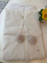 Cargar imagen en el visor de la galería, Saco de dormir marfil Pili Carrera
