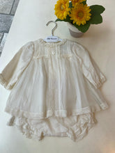 Cargar imagen en el visor de la galería, Vestido +bombacho lino ivory blondas pili Carrera
