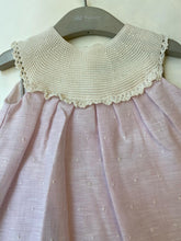 Cargar imagen en el visor de la galería, Vestido cuerpo punto bordado rosa Pili Carrera
