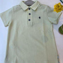 Cargar imagen en el visor de la galería, Polo camisero color lima Pili Carrera
