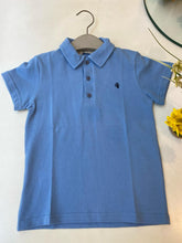 Cargar imagen en el visor de la galería, Polo camisero color azulon Pili Carrera
