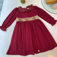 Vestido tejido guinda con cuello bobos
