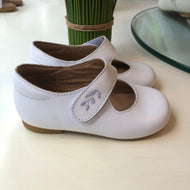 Zapato bebas bordado con suela pega pega blanco