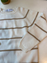 Cargar imagen en el visor de la galería, Chompa rayas camel blanco Pili Carrera

