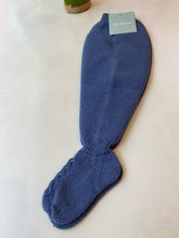 Cargar imagen en el visor de la galería, Ajuar de punto 2 piezas azul acero Pili Carrera
