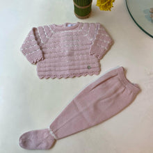 Cargar imagen en el visor de la galería, Ajuar calado rosa marfil 2 pzs Pili Carrera
