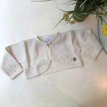 Cargar imagen en el visor de la galería, Bolero ivory cuello redondo con 2 botones en escote color ivory
