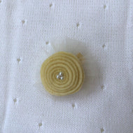 Gancho amarillo con detalle perlas