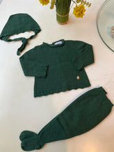 Cargar imagen en el visor de la galería, Ajuar verde oscuro /gorro 3 piezas
