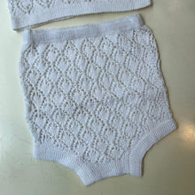 Cargar imagen en el visor de la galería, Conjunto verano tejido a mano blanco beba
