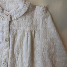 Cargar imagen en el visor de la galería, Blusa broderie ivory
