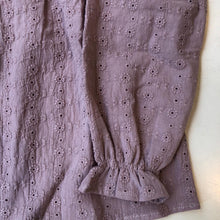 Cargar imagen en el visor de la galería, Blusa broderie palo rosa
