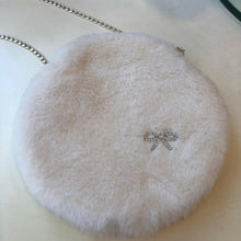 Cargar imagen en el visor de la galería, Bolso peluche tono ivory
