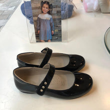 Cargar imagen en el visor de la galería, Zapato charol negro con brillantes
