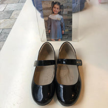 Cargar imagen en el visor de la galería, Zapato charol negro con brillantes
