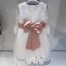 Cargar imagen en el visor de la galería, Vestido tull con fajin rosado y manga tres cuartos
