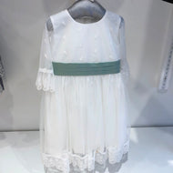 Vestido tull con fajin verde y manga tres cuartos