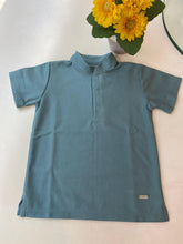 Cargar imagen en el visor de la galería, Polo box pique verde seco cuello neru
