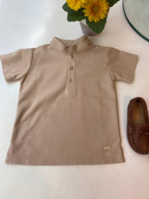 Cargar imagen en el visor de la galería, Polo box pique beige cuello neru
