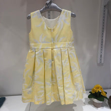 Cargar imagen en el visor de la galería, Vestido amarillo flores con pliegues
