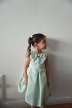 Cargar imagen en el visor de la galería, Vestido verde brocado
