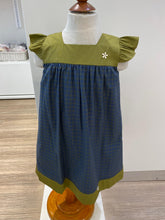Cargar imagen en el visor de la galería, Vestido verde con cuadros azules manga alita
